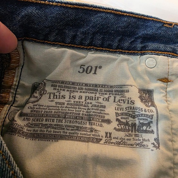 Levis 501 Original Cut Off Denim Shorts Medium Wash Distressed sz 29 Boho Hippie - Picture 11 of 11